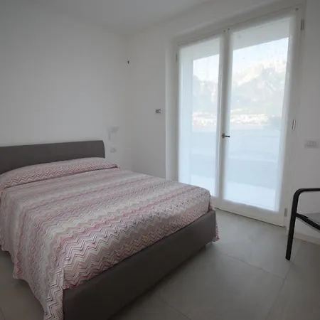 Hébergement de vacances Narciso - Facing Bellagio Wild Flowers